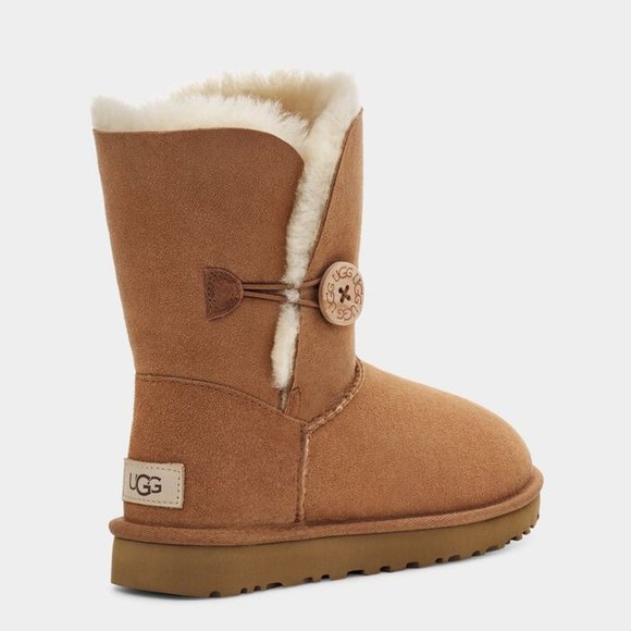 🎁 UGG Women's Bailey Button II Winter Boot - Picture 3 of 6